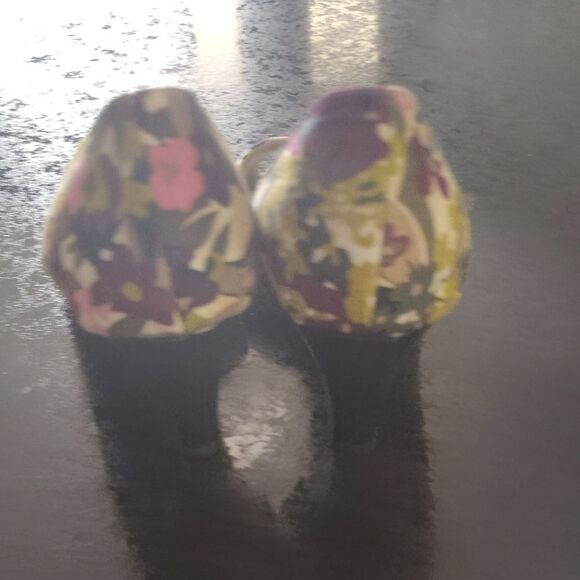 Rampage Cream and Brown Heels Elegant Floral Design - Picture 4 of 6